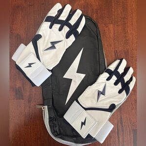 Brand new Bruce Bolt batting gloves